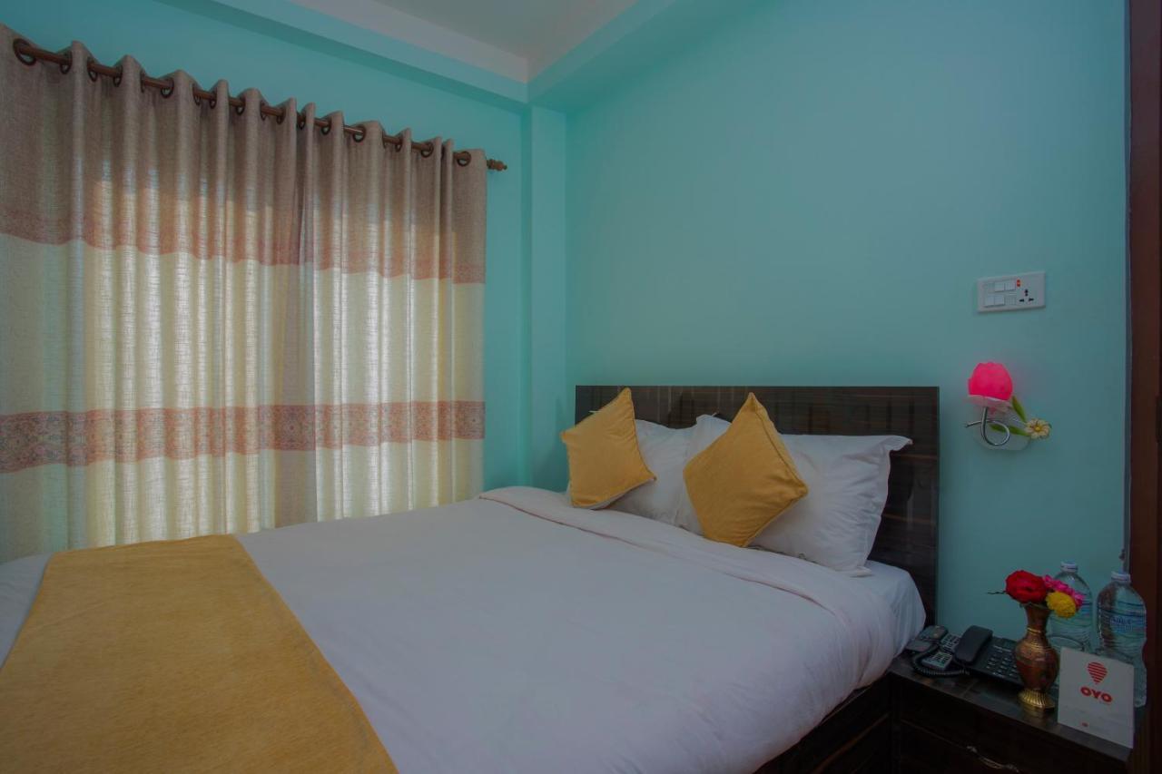 Hotel Golden Three Godāvari Extérieur photo
