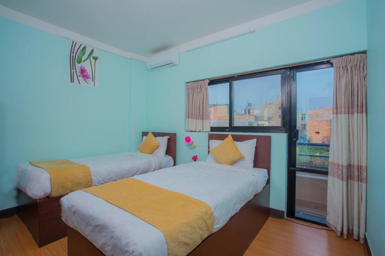 Hotel Golden Three Godāvari Extérieur photo