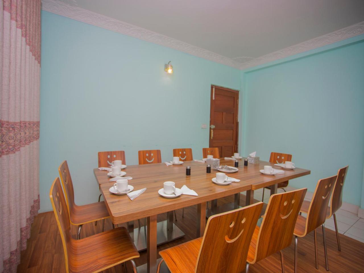 Hotel Golden Three Godāvari Extérieur photo